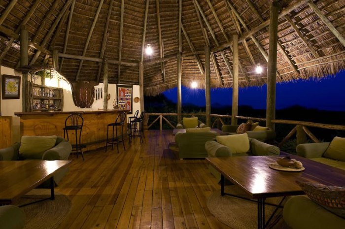 lake-burunge-lounge-night-800